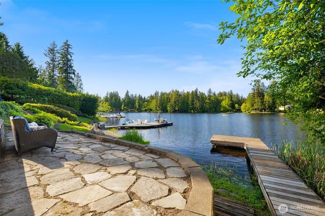 2057 E Beaver Lake Drive SE, Sammamish, WA 98075