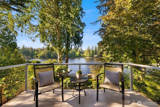 2057 E Beaver Lake Drive SE, Sammamish, WA 98075