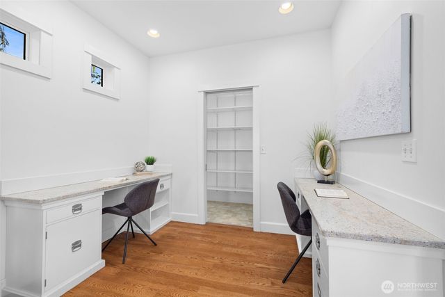 2057 E Beaver Lake Drive SE, Sammamish, WA 98075