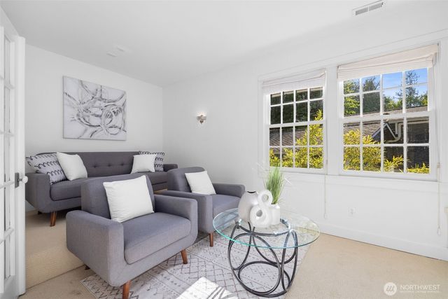 2057 E Beaver Lake Drive SE, Sammamish, WA 98075