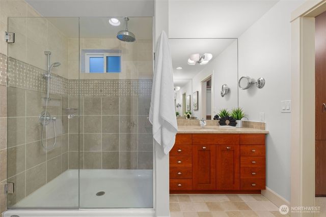 2057 E Beaver Lake Drive SE, Sammamish, WA 98075