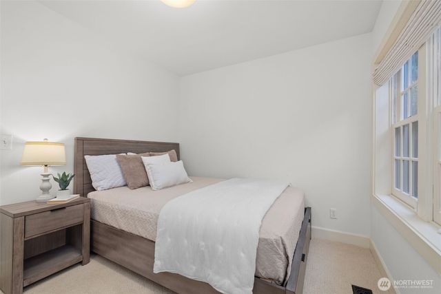 2057 E Beaver Lake Drive SE, Sammamish, WA 98075