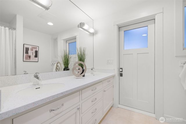 2057 E Beaver Lake Drive SE, Sammamish, WA 98075