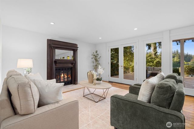 2057 E Beaver Lake Drive SE, Sammamish, WA 98075
