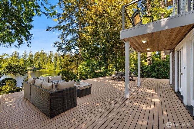 2057 E Beaver Lake Drive SE, Sammamish, WA 98075