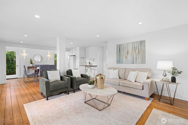 2057 E Beaver Lake Drive SE, Sammamish, WA 98075