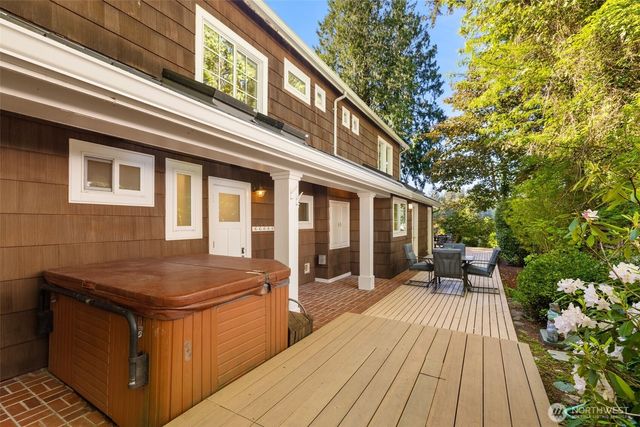 2057 E Beaver Lake Drive SE, Sammamish, WA 98075