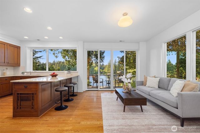 2057 E Beaver Lake Drive SE, Sammamish, WA 98075