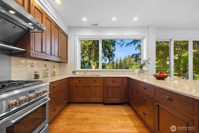 2057 E Beaver Lake Drive SE, Sammamish, WA 98075