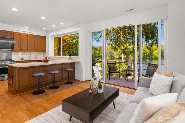 2057 E Beaver Lake Drive SE, Sammamish, WA 98075