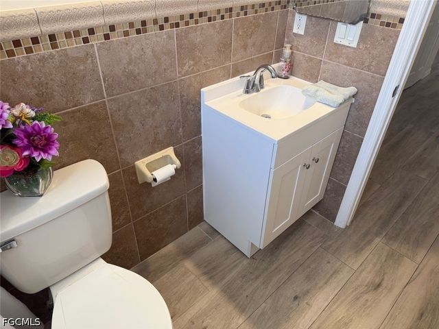 1825 SE 12th TER, Cape Coral, FL 33990