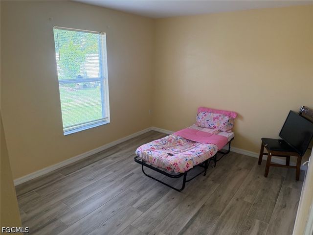 1825 SE 12th TER, Cape Coral, FL 33990