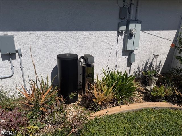 1825 SE 12th TER, Cape Coral, FL 33990