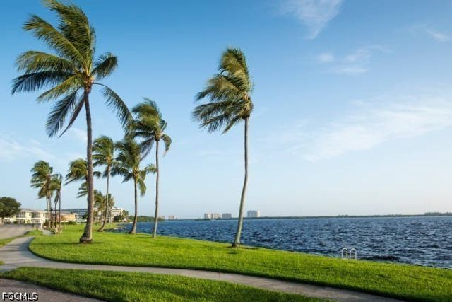 1825 SE 12th TER, Cape Coral, FL 33990