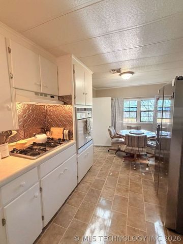 1811 W Broadway Street, Collinsville, OK 74021