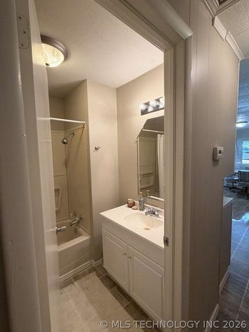 1811 W Broadway Street, Collinsville, OK 74021