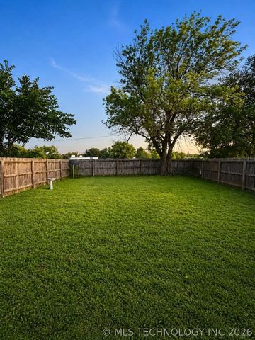 1811 W Broadway Street, Collinsville, OK 74021