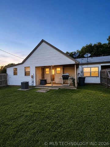 1811 W Broadway Street, Collinsville, OK 74021