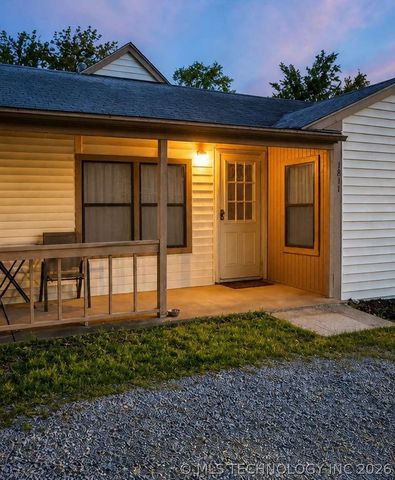 1811 W Broadway Street, Collinsville, OK 74021