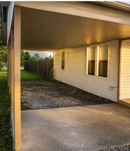 1811 W Broadway Street, Collinsville, OK 74021
