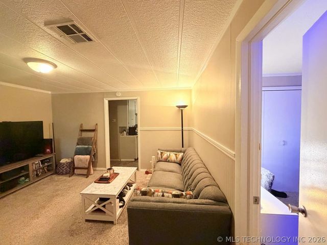 1811 W Broadway Street, Collinsville, OK 74021