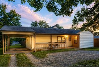1811 W Broadway Street, Collinsville, OK 74021
