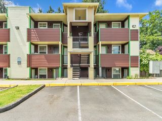 9257 Se CLINTON St 404, Portland, OR 97266