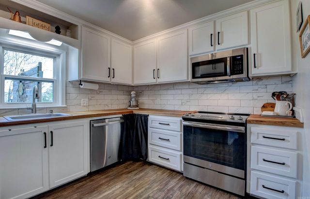 16601 West Road, Roland, AR 72135