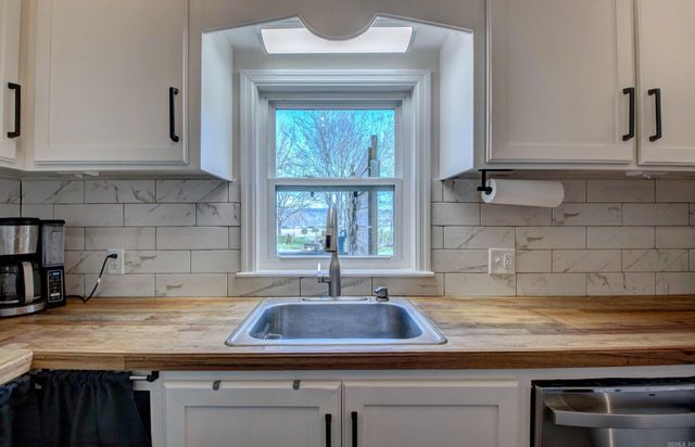 16601 West Road, Roland, AR 72135