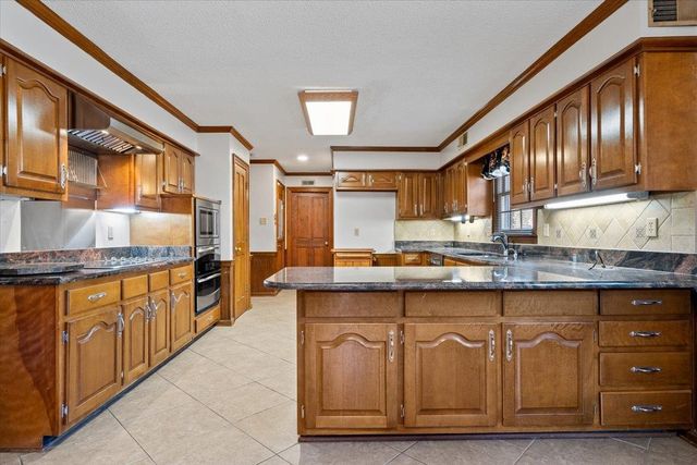 3017 LAURINBURG CIR, Germantown, TN 38138