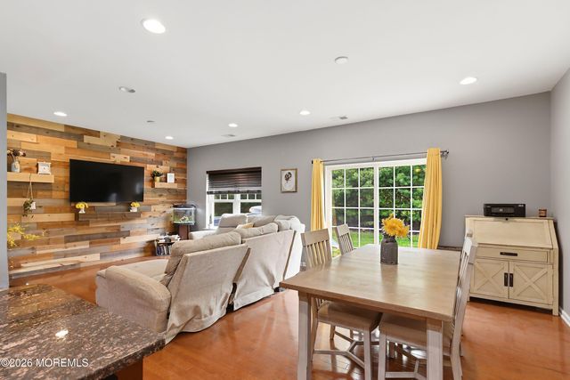 17 Arden Drive, Manchester, NJ 08759