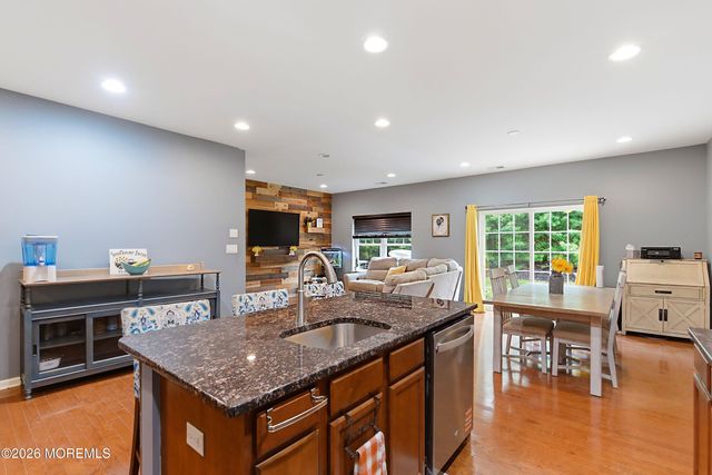 17 Arden Drive, Manchester, NJ 08759