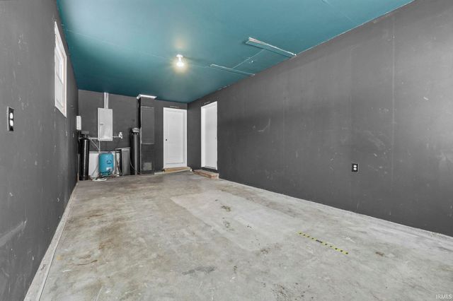 15019 Auburn Road, Fort Wayne, IN 46845