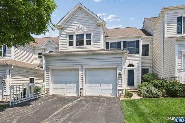 8 Yorktown Lane 704, Totowa, NJ 07512