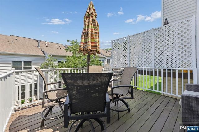 8 Yorktown Lane 704, Totowa, NJ 07512