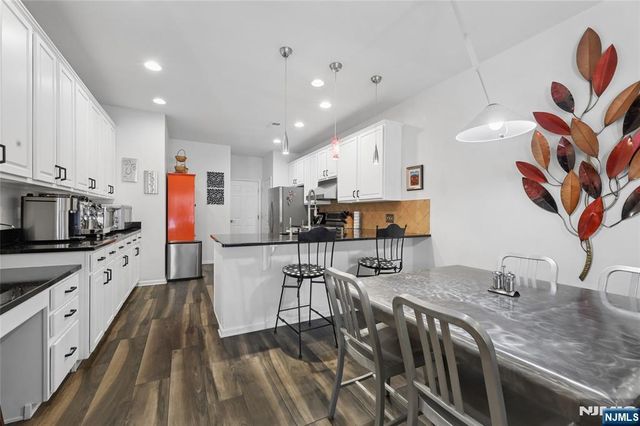 8 Yorktown Lane 704, Totowa, NJ 07512