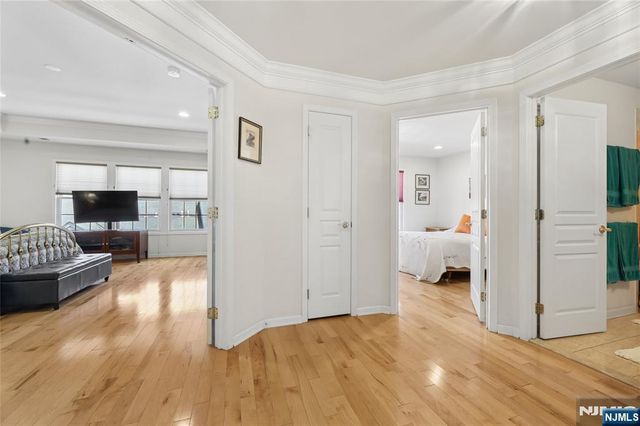 8 Yorktown Lane 704, Totowa, NJ 07512