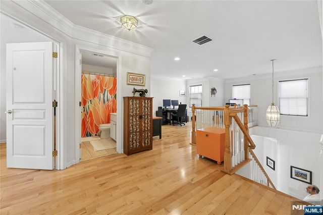 8 Yorktown Lane 704, Totowa, NJ 07512