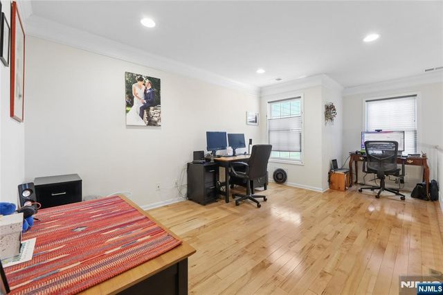 8 Yorktown Lane 704, Totowa, NJ 07512