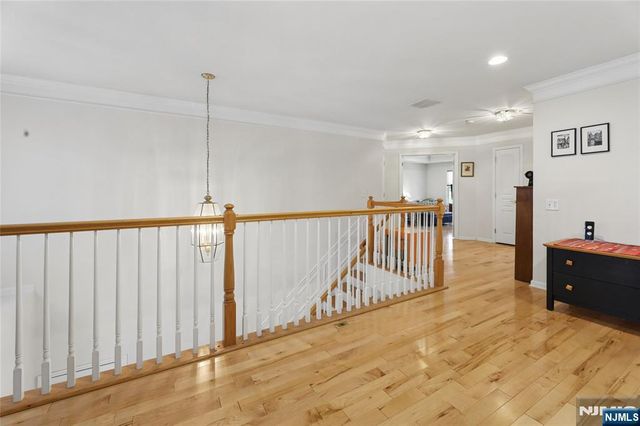 8 Yorktown Lane 704, Totowa, NJ 07512