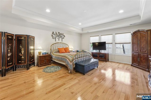 8 Yorktown Lane 704, Totowa, NJ 07512