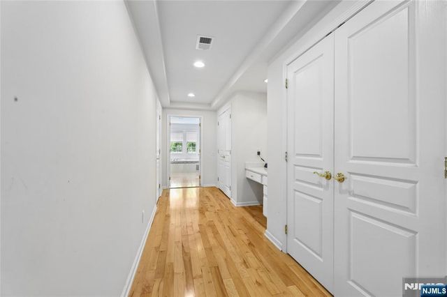 8 Yorktown Lane 704, Totowa, NJ 07512