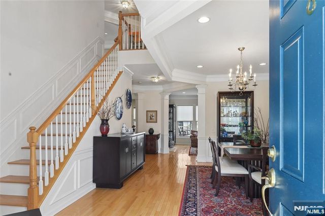 8 Yorktown Lane 704, Totowa, NJ 07512