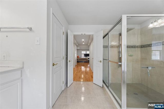 8 Yorktown Lane 704, Totowa, NJ 07512