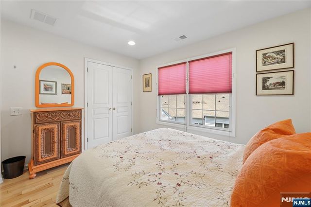8 Yorktown Lane 704, Totowa, NJ 07512