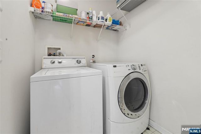 8 Yorktown Lane 704, Totowa, NJ 07512
