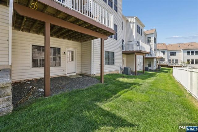 8 Yorktown Lane 704, Totowa, NJ 07512