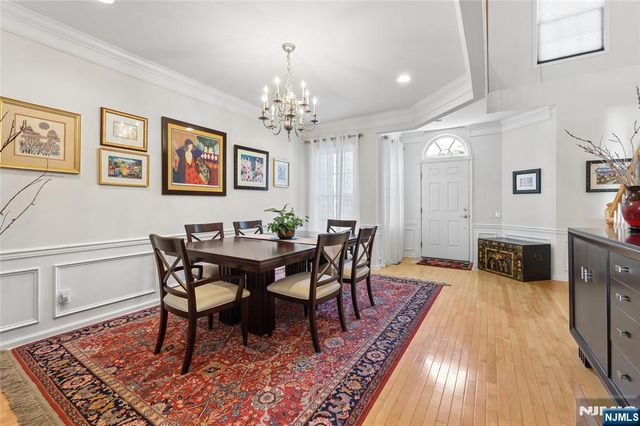 8 Yorktown Lane 704, Totowa, NJ 07512