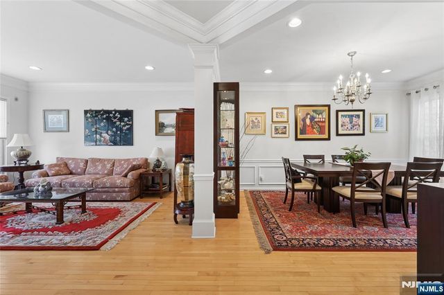8 Yorktown Lane 704, Totowa, NJ 07512