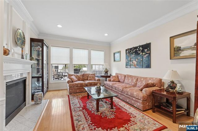 8 Yorktown Lane 704, Totowa, NJ 07512
